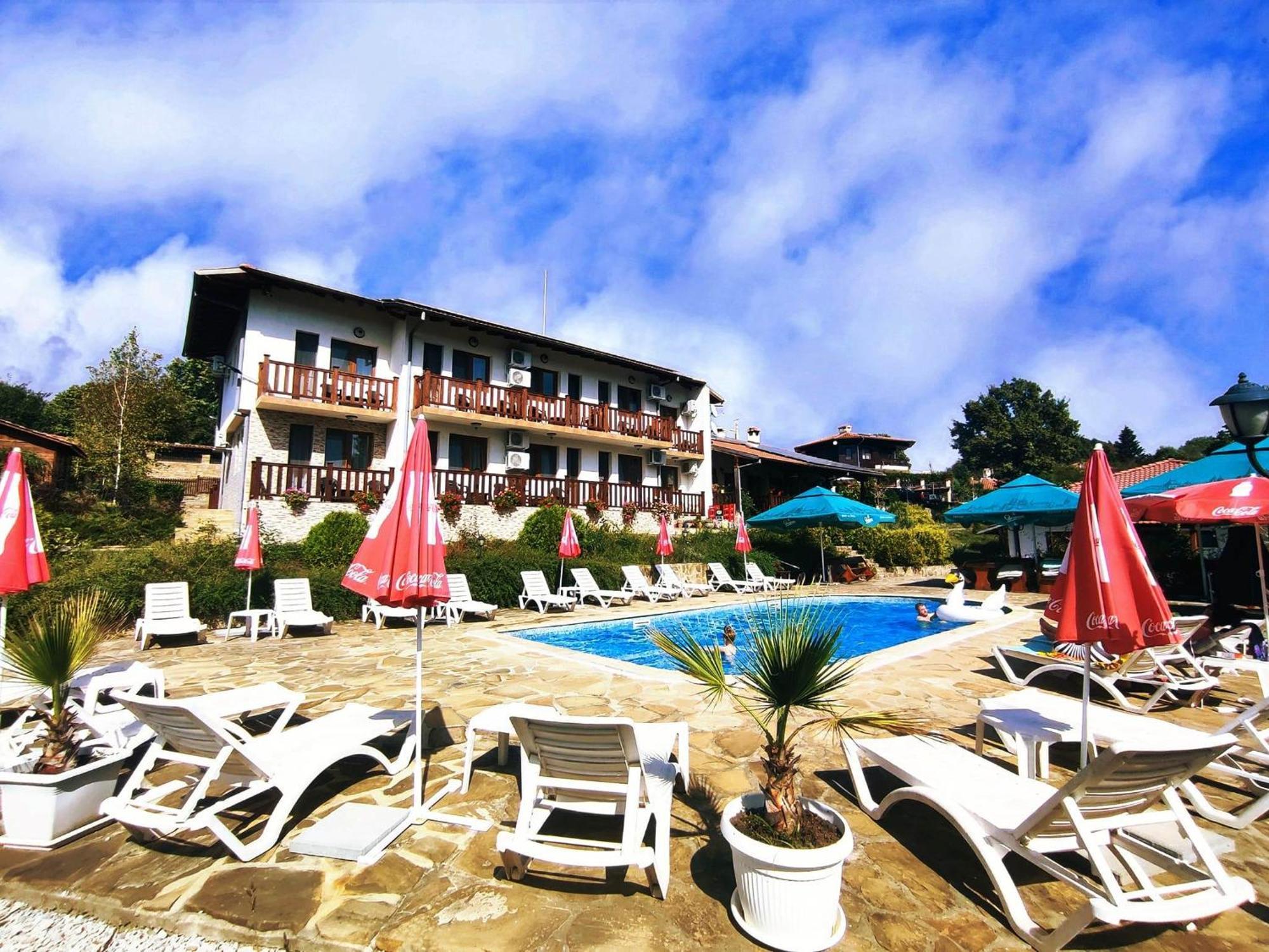 Family Complex Krisbo Hotel Donkovtsi Exterior foto