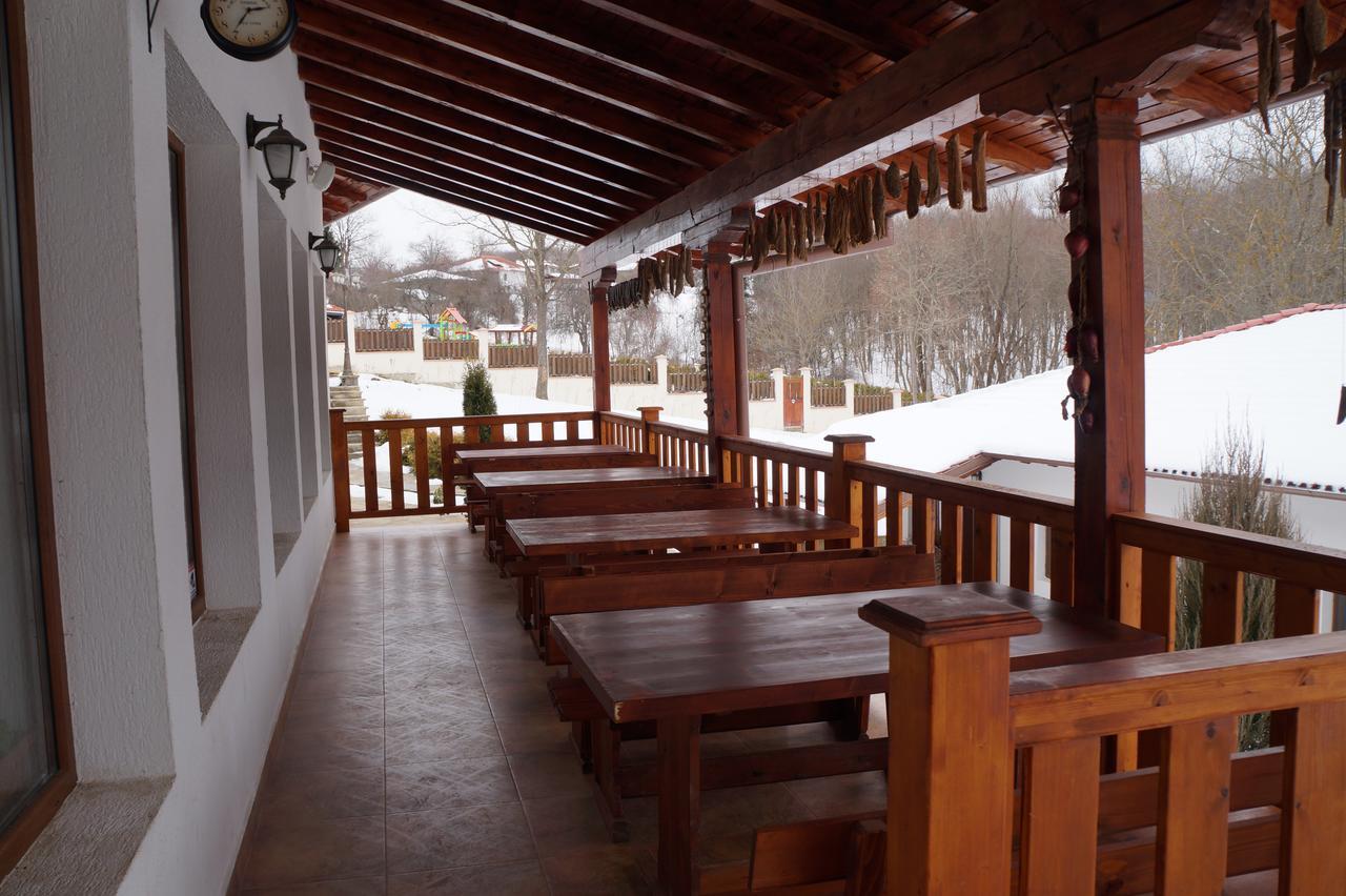 Family Complex Krisbo Hotel Donkovtsi Exterior foto