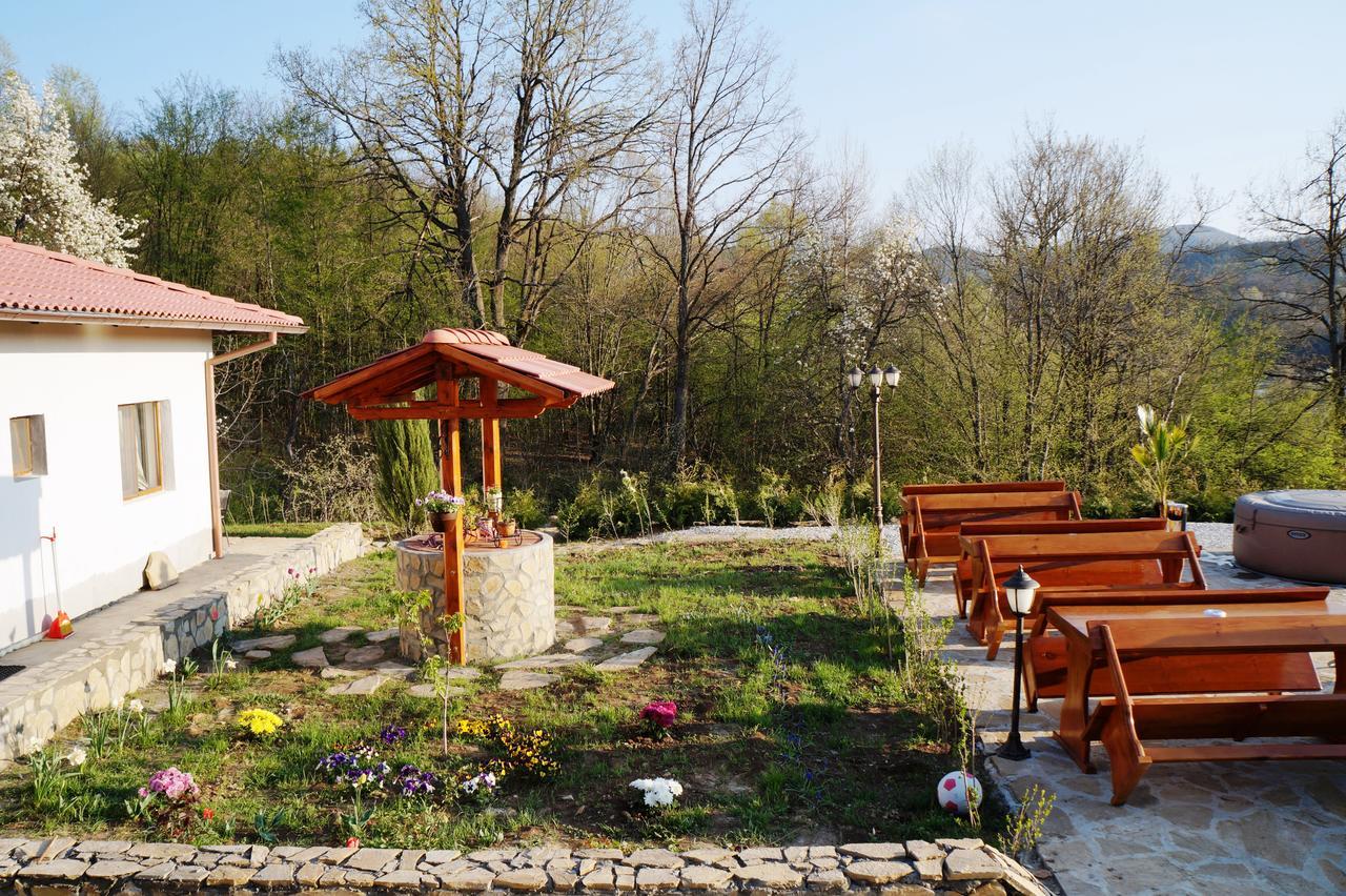 Family Complex Krisbo Hotel Donkovtsi Exterior foto