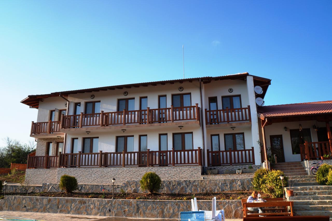 Family Complex Krisbo Hotel Donkovtsi Exterior foto