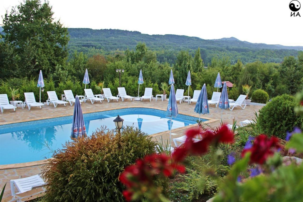 Family Complex Krisbo Hotel Donkovtsi Exterior foto